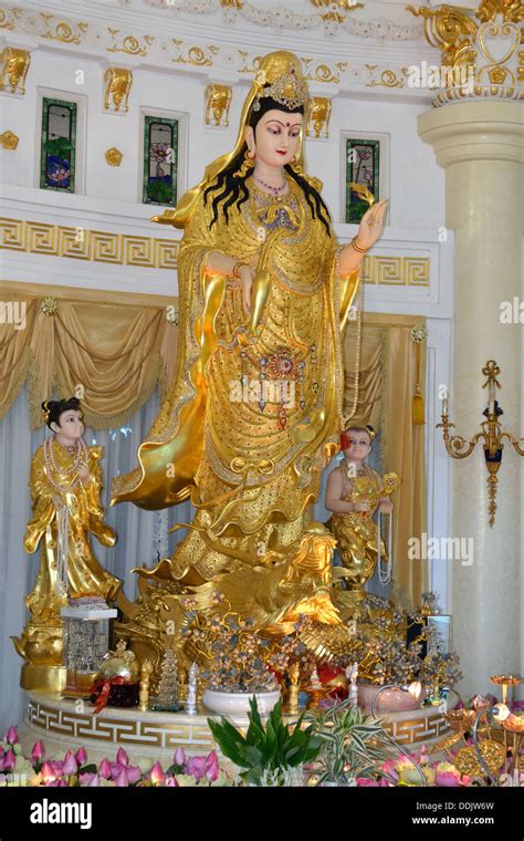 guan yin goddess statue